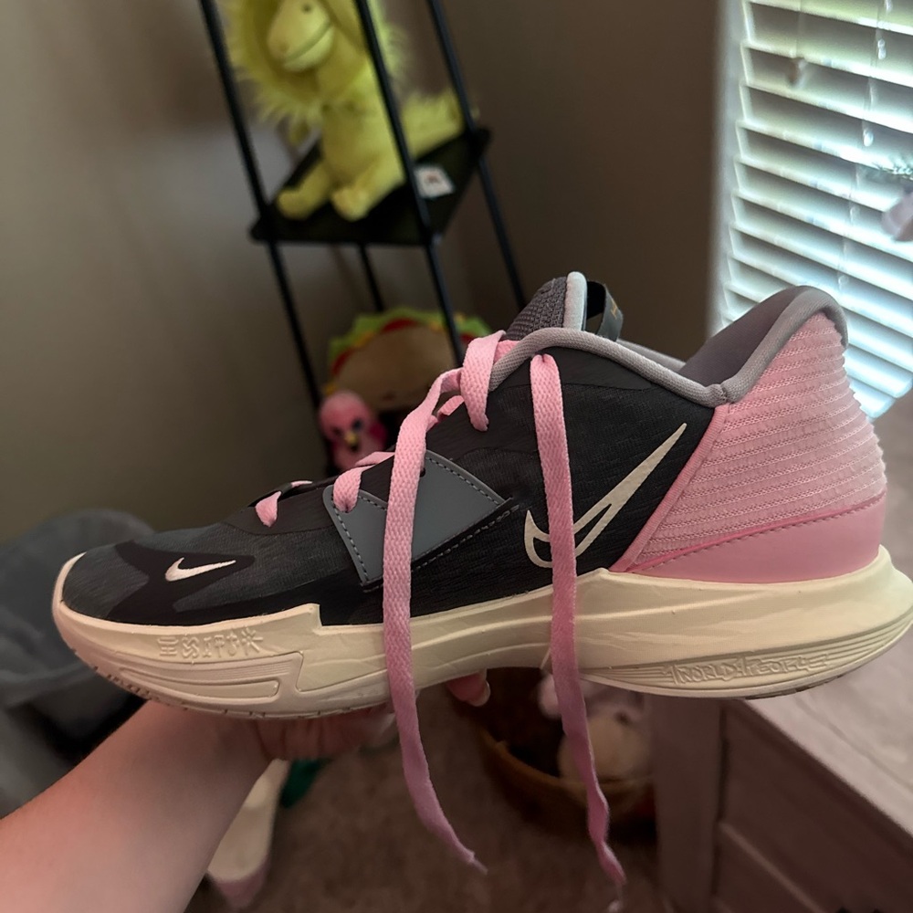 Nike Kyrie Low 5 “Preservation” Volleyball/Basketball shoes. Size 8.5
